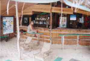 Dinos Bar am Strand von Praia do Tofo