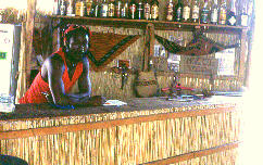 Ingo an der Bar von Fatimas Nest, Tofo Beach